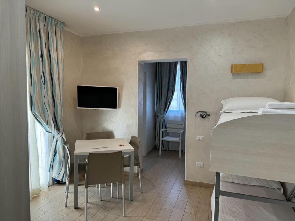 Marina Beach Aparthotel Римини Экстерьер фото
