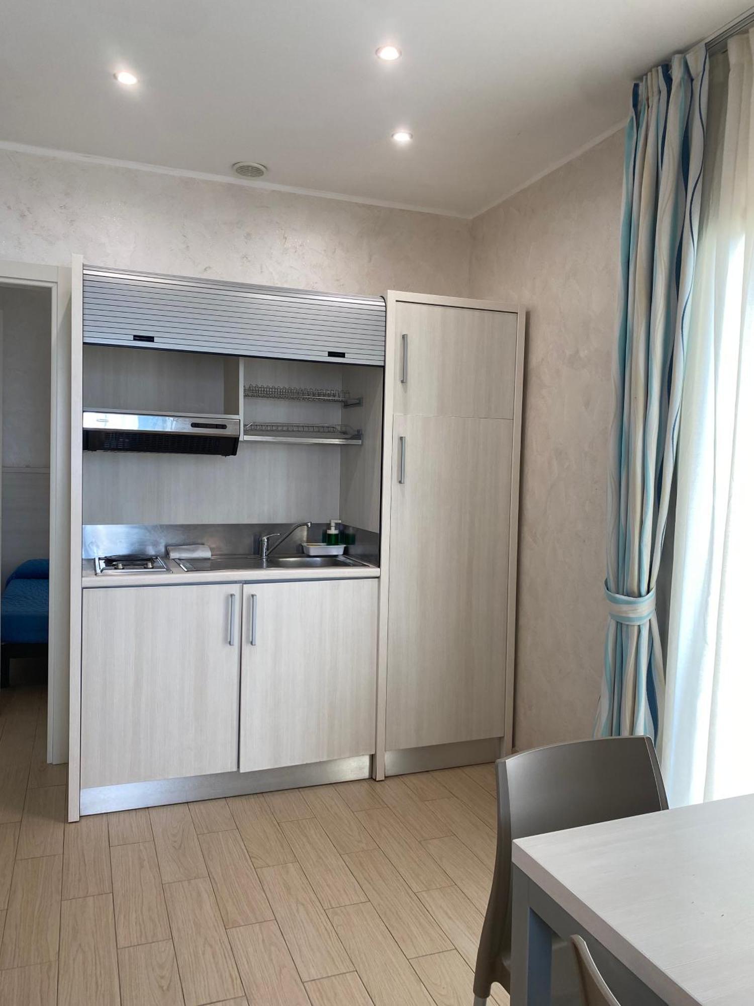 Marina Beach Aparthotel Римини Экстерьер фото