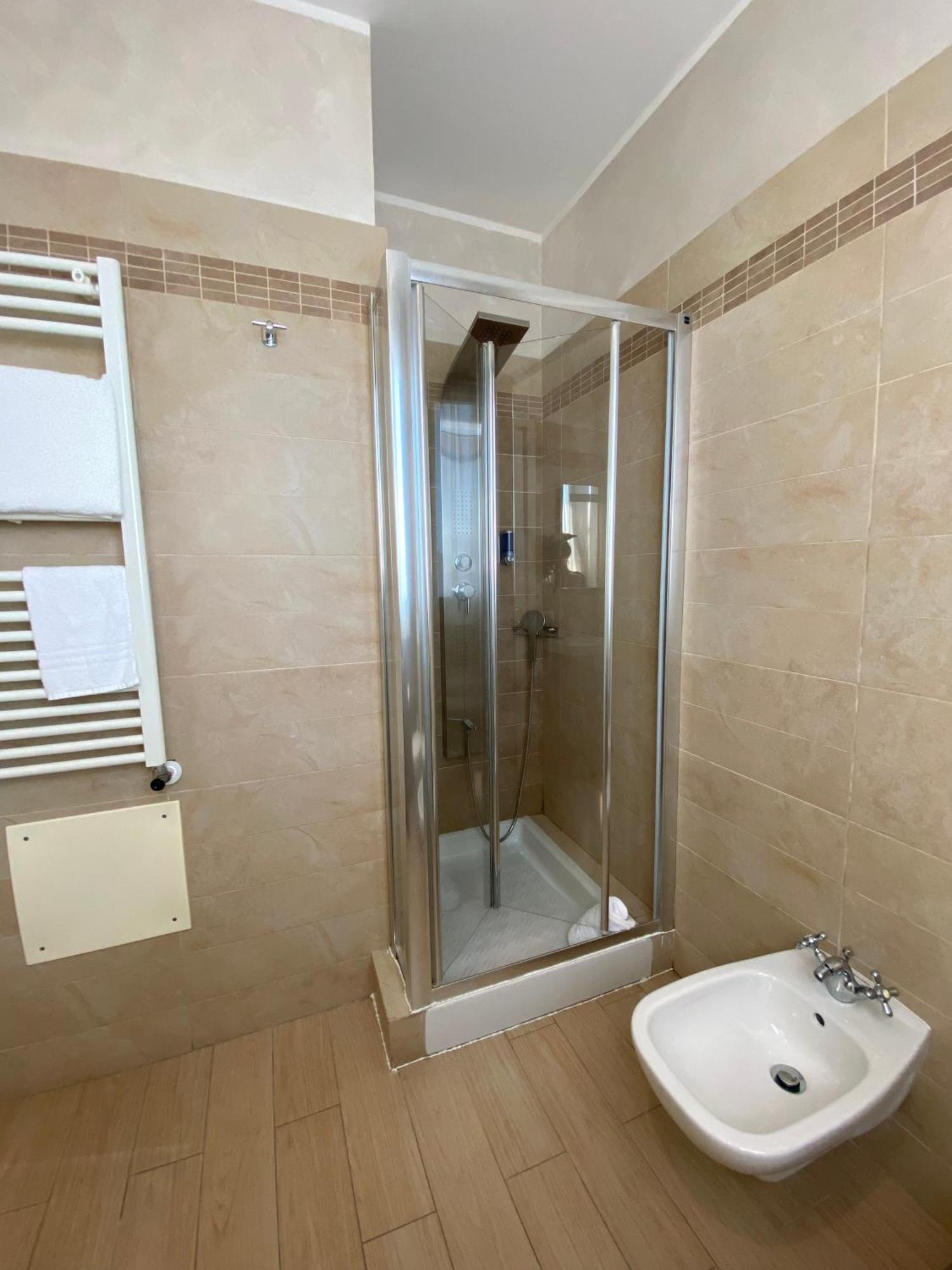 Marina Beach Aparthotel Римини Экстерьер фото