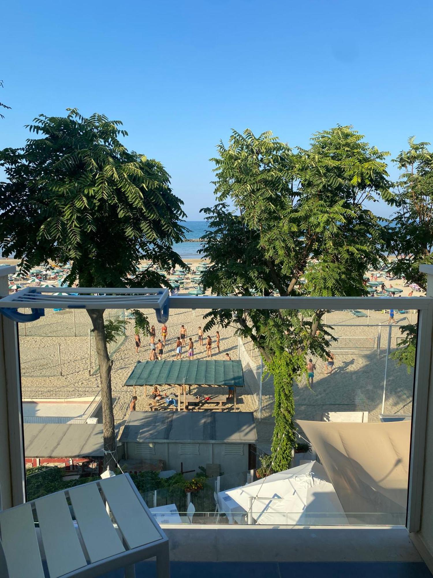 Marina Beach Aparthotel Римини Экстерьер фото
